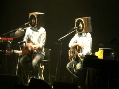 Flight Of The Conchords- Too Many Dicks On the Dance Floor & Robots [excerpt] (Perth, 18/07/12)