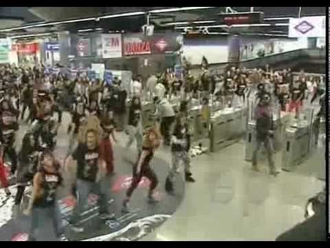 Impresionante Baile de Michael Jackson en el Metro de Madrid
