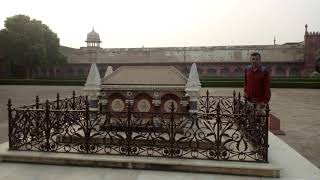 preview picture of video 'ताजमहल आगरा का किला किरसन जन्म भूमि मथुरा इस्कॉन मंदिर व प्रेम मंदिर वरंदावन की झलक रामनिवास व पूनम'