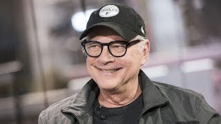 Barry Levinson on the Newfound Popularity of His Robin Williams-Starrer 'Toys'