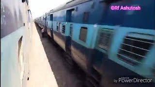 preview picture of video 'Magadh Express Overtakes Jharkhand Swarn Jayanti Express At khaga'