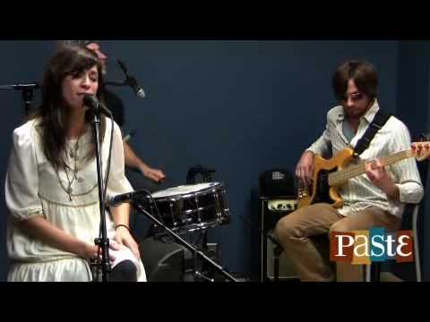 Nicole Atkins "Heavy Boots" live at Paste