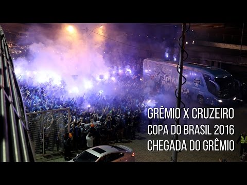 "Grêmio x Cruzeiro - Copa do Brasil 2016 - Chegada do Grêmio na Arena" Barra: Geral do Grêmio • Club: Grêmio • País: Brasil