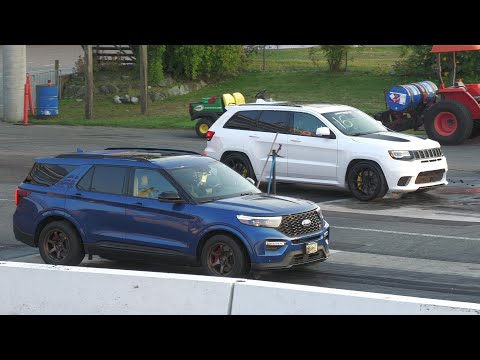 Wait.. What?? Jeep SRT vs EcoBoost V6 Ford Explorer - SUV's drag racing (4K)