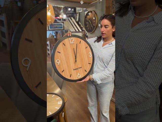 Vídeo relacionado con VIVILINEN Reloj de Pared Grande 40cm Silencioso Reloj de Pared de Metal y Madera Estilo Moderno Decorativo para Salón, Dormitorio, Cocina