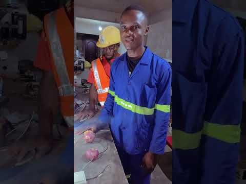 Production de l'énergie électrique à partir de  deux oignons...  Explication et vérification 😁😁