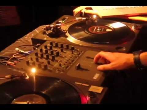 DJ Chris Karns Scratch Routine - Live In Toronto & Ottawa