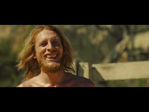 once upon time in hollywood : brad pitt punches the hippie