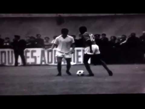 Salif Keita dribbles - Saint-Étienne 1970