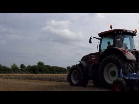 Déchaumage 2011 avec un Valtra S262