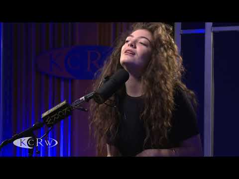Lorde performing 