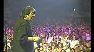 Cacho Castaña - Quieren matar al ladrón (Luna Park 2008)