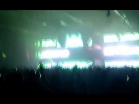 Arnej ASOT 500 intro and performing The Dark Side Of The Moon