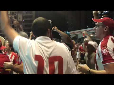 No bico do beija-flor...