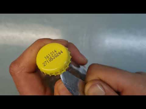 Come aprire una bottiglia con tappo a corona o capsula / Metodo del coltello