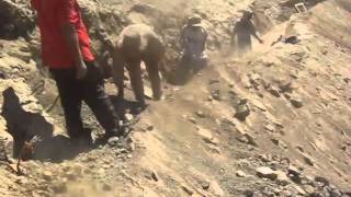 preview picture of video 'Acequia La Mil - workers breaking granite rocks'