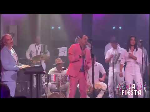 Con El Alma Desnuda Para Volver A Empezar, Alex Bueno en vivo