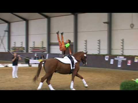 Fünf-Länder Vergleichswettkampf Paula Waskowiak Pflicht