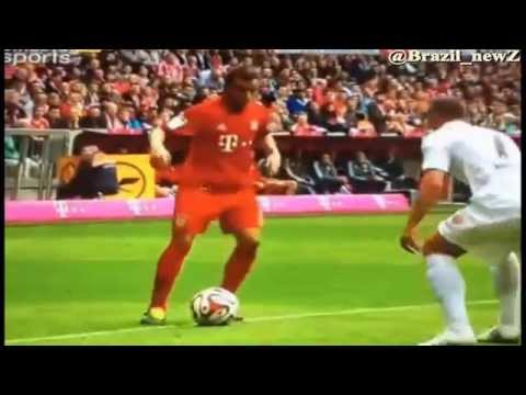 Great skill by Rafinha
