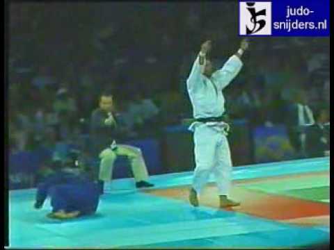 Judo 2000 Sydney: Giorgi Vazagashvili (GEO) - Girolamo Giovinazzo (ITA) [-66kg].