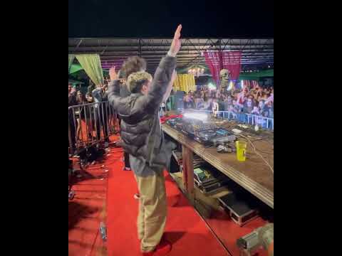 Almanac Tocando Remix Mini Game em show