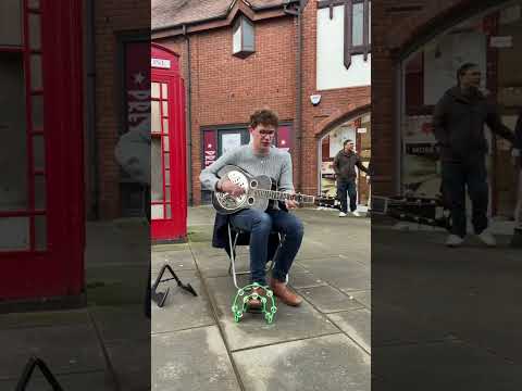 Smashin’ out another lovely old Beatles classic! 🧡 #busk #busking #stratforduponavon #thebeatles