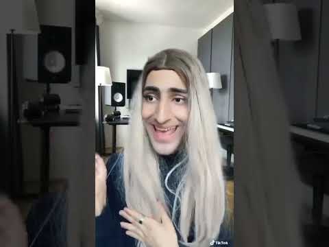 Shirin David in the recording studio be like 😂