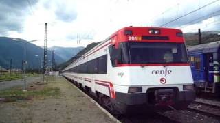 preview picture of video 'RENFE Regional train to Barcelona departs La Tour de Carol station.'