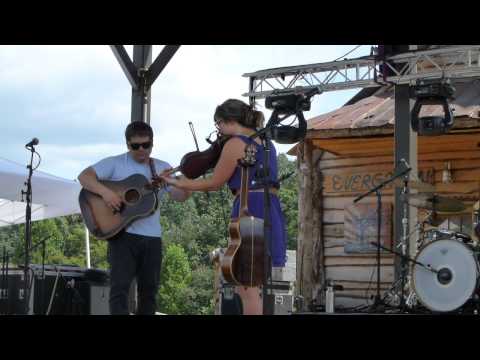 Sara and Sean Watkins: "Cherokee Shuffle and Forked Deer"