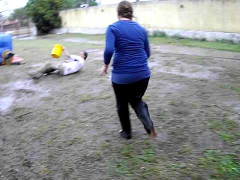 LA COMARCA 2011 "BAJO LA LLUVIA" 3 (la caida)