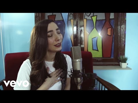 Burcu Yeşilbaş - Sen Bir Aysın