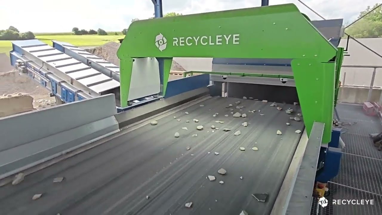 Recycleye QuantiSort® Ejects Bricks from Construction and Demolition Waste