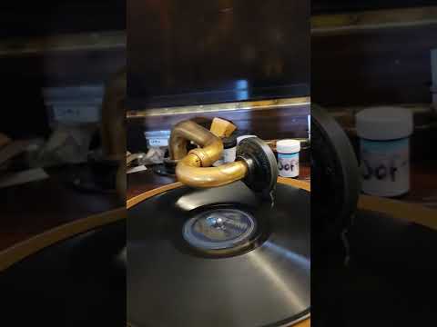 Relaxin' at The Touro - Muggsy Spanier & his Ragtime Band Bluebird Records #10532 1939