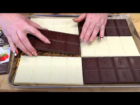 How To Make Christmas Candy Pretzel Bark With Just 4 Ingredients!