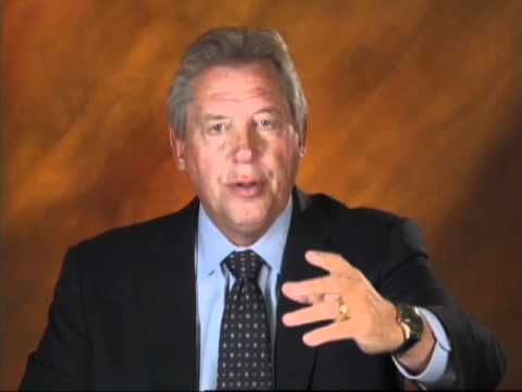 Minute With Maxwell: The Highest Compliment You Can Receive From A Colleague - John Maxwell Team
