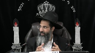 הלכות שבת - רלב' - המושיט מרשות לרשות | אורח חיים - סימן שמח - שנ | חלק 646 | הרב שי עובד (הרב שי עובד) - התמונה מוצגת ישירות מתוך אתר האינטרנט יוטיוב. זכויות היוצרים בתמונה שייכות ליוצרה. קישור קרדיט למקור התוכן נמצא בתוך דף הסרטון