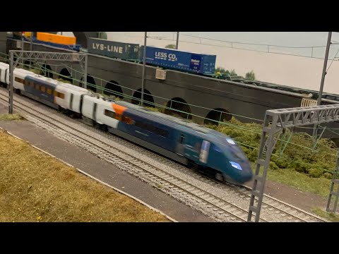 Great Electric Train Show 2022- modern image running