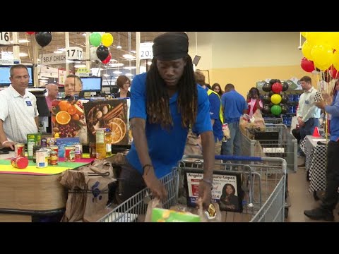 How Much Does A Kroger Bagger Make