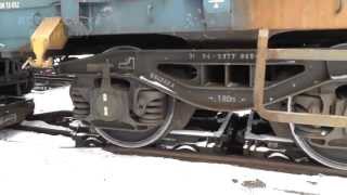preview picture of video 'Úzkorozchodná železnice JHMD 2013 - Nakládání vagónů na podvalníky'