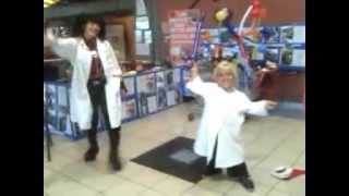 preview picture of video 'NCIS Abby et Mimi combat de sabre..'