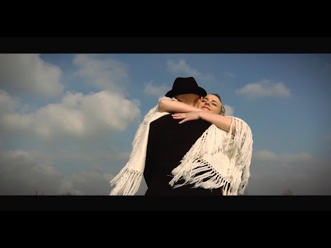 KATARINA KALMAROVA V susedovej  zahradocke