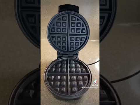 Krispy Kreme Breakfast Sandwich 🍩🍳