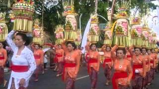 preview picture of video 'Parade Budaya HUT Gianyar ke-243 Th 2014'