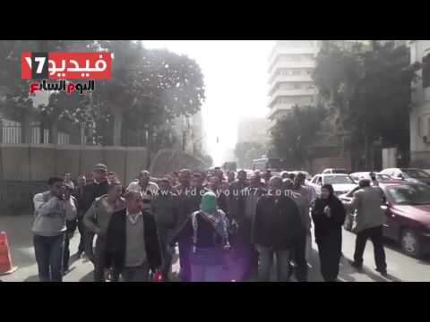 أهالي شهداء الثورة ينظمون مسيرة إلى مجلس الشورى