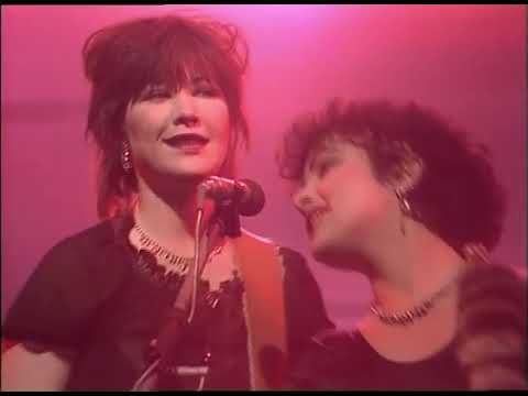 The Go-Go's ft. Belinda Carlisle - Our Lips Are Sealed (1981). TopPop