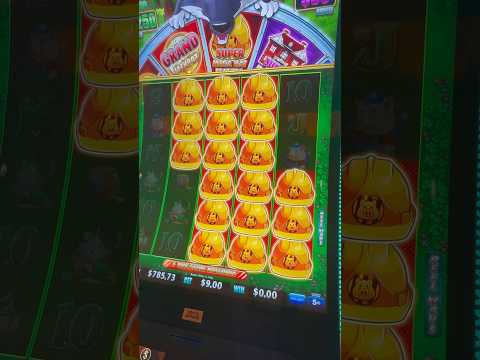 Huff N Even More Puff Jackpot! Wolfie throws down the Gold SAWS! #casino #slots #jackpot #slot