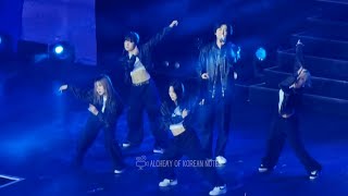 Download lagu 박찬열 ChanYeol performs Spring, Summer, Fall, Winter (SSFW) LIVE in Manila | 4K FanCam #chanyeol #exo mp3