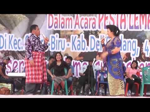 Funny Perkolong Kolong Fight Keleng Barus vs Dewi Br Tarigan Festival Lemang Biru - Biru 2016
