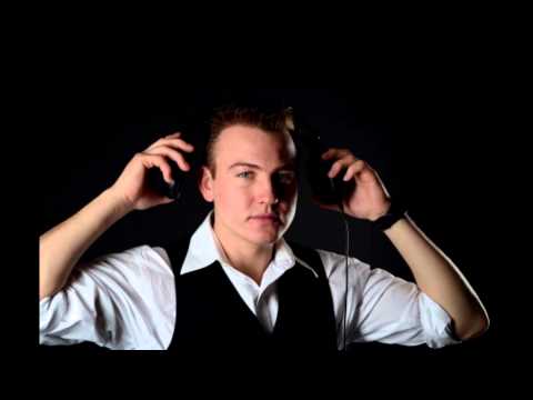 AKA FT. VAIVA - MAMA