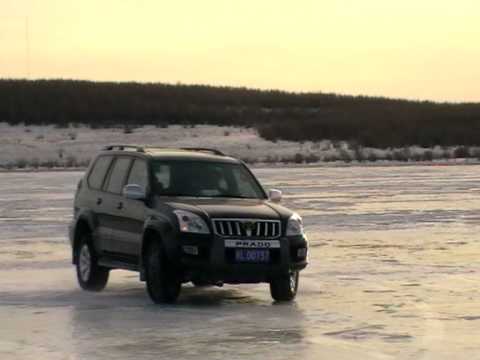 TOYOTA PRADO drifting on ice